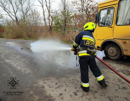 Під час зіткнення шкільного автобуса та авто на Кіровоградщині постраждала дитина
