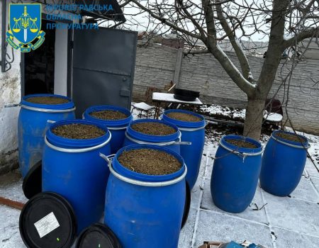 На Кіровоградщині правоохоронці вилучили у наркоділків 370 кг канабісу на 80 млн грн. ФОТО