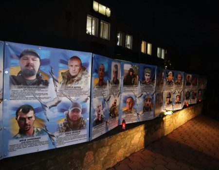 Кіровоградщина: у Новоукраїнці на честь загиблих на війні земляків відкрили Алею Героїв. ФОТО