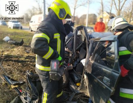 У ДТП в Олександрії на Кіровоградщині загинула водійка, дитину госпіталізували. ФОТО