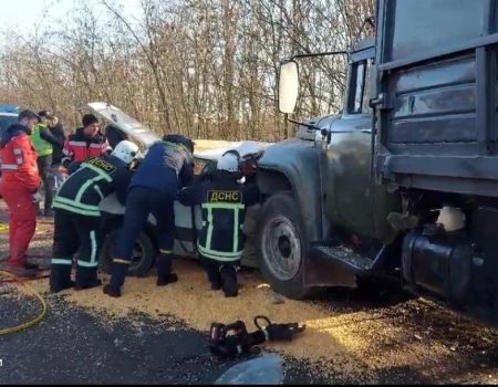 Зранку в Кропивницькому та неподалік сталися дві ДТП, є загибла і постраждала