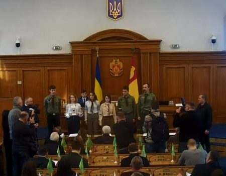 На сесію Кіровоградської обласної ради принесли вифлеємський вогонь миру