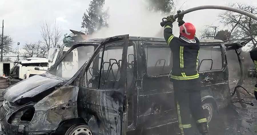 Відео з місця ракетного удару в Кропивницькому від ДСНС в Україні.