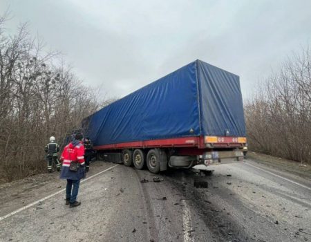 Через аварію на Кіровоградщині ускладнено рух на трасі М-30. ФОТО