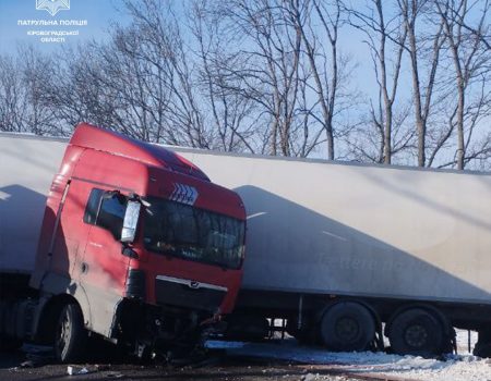 Рух на трасі М-30 на Кіровоградщині повністю відновили після вчорашньої ДТП