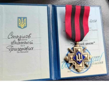 Двоє захисників із Кіровоградщини отримали почесну відзнаку “Золотий Хрест”. ФОТО