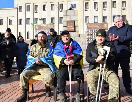 У Кропивницькому військовий на протезі та милицях влаштував благодійний марафон на підтримку побратимів. ФОТО