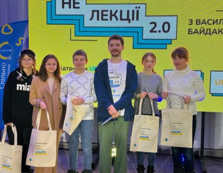 Гуморист і волонтер провів “НеЛекції” про мінну безпеку та здоров’я для молоді Кіровоградщини