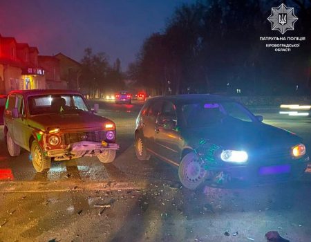 На перехресті у Кропивницькому зіткнулися легковик і ВАЗ. ФОТО