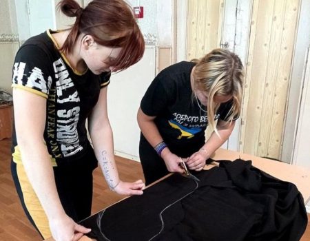 Бобринецька школа на Кіровоградщині шиє одяг для поранених бійців