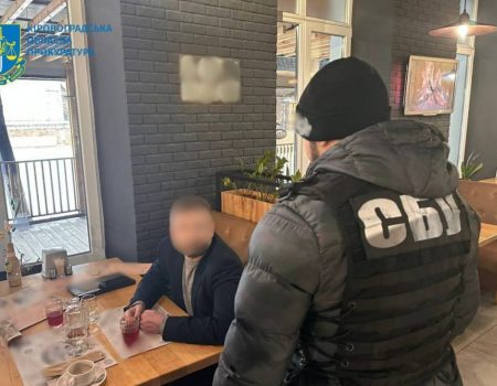 Чиновницю Кіровоградської ОДА затримали за підозрою в хабарництві. ФОТО