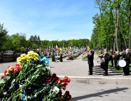 У Кропивницькому попрощалися із загиблими військовими Віктором Будніковим і Сергієм Потерайком
