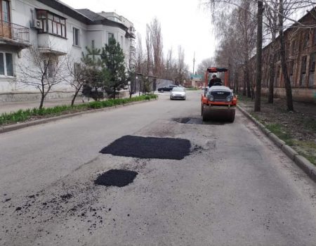 На трьох вулицях Кропивницького розпочався ямковий ремонт