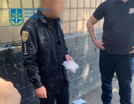 На Кіровоградщині судитимуть працівника райвідділу поліції, якого затримали на хабарі. ФОТО