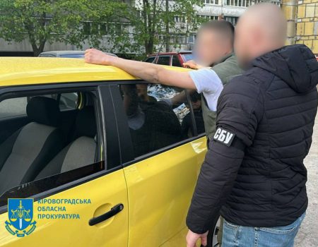 На Кіровоградщині в дружини підприємця забрали авто до повернення вигаданого боргу. ФОТО