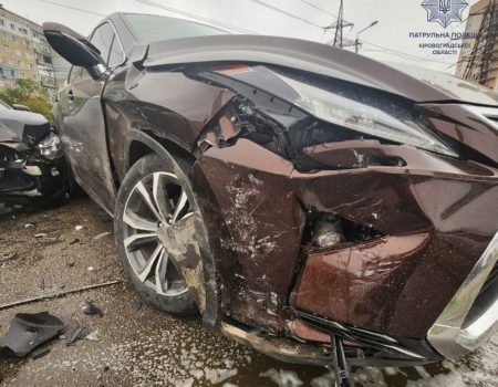 У Кропивницькому не розминулися Lexus і Mitsubishi. ФОТО
