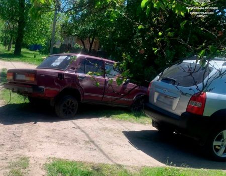 У Кропивницькому п’яний водій ВАЗ, який ніколи не отримував посвідчення, спричинив ДТП. ФОТО