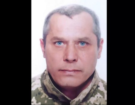 На Кіровоградщині військовий після тяжкого поранення не дочекався меддопомоги та помер на руках у матері