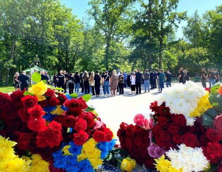 Кропивницький попрощався з бойовим медиком Віктором Мєзєнцевим
