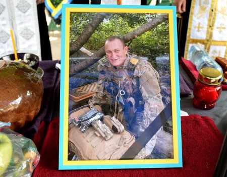 У Кропивницькому провели в останню путь воїна-добровольця Євгена Бицюру
