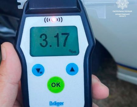 У Кропивницькому п’яний в 16 разів понад норму водій скоїв ДТП і не помітив. ФОТО