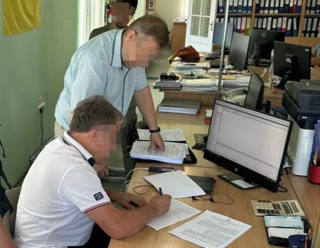 “Прогледів” 600 тис. грн: кропивницького митника підозрюють у зловживаннях в інтересах третіх осіб