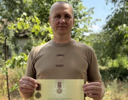 Президент України нагородив воїна із Кіровоградщини відзнакою “За оборону України”. ФОТО
