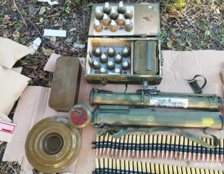 На Кіровоградщині поліцейські вилучили у місцевого жителя арсенал боєприпасів. ФОТО