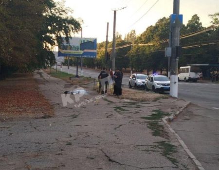 Правоохоронці встановлюють особу мертвого чоловіка, якого знайшли на вулиці в Кропивницькому