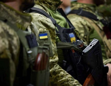 Кабмін запроваджує річні контракти для добровольців віком від 18 до 24 років. Які умови пропонують?