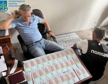Судитимуть депутата Кропивницької райради та голову ОТГ, викритих на отриманні хабаря. ФОТО
