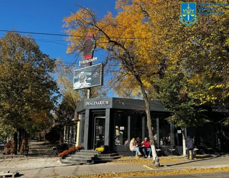 Прокуратура вимагає демонтувати МАФ на перехресті в Кропивницькому. ФОТО