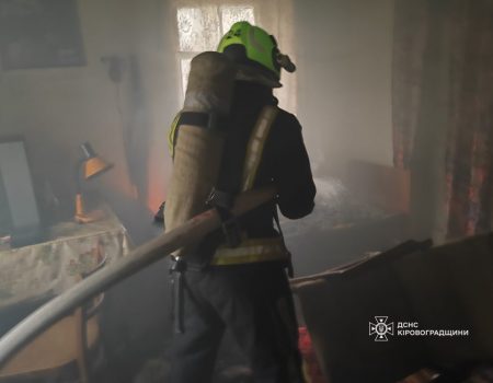 Під час пожежі в будинку на Кіровоградщині вогнеборці знайшли тіло літньої жінки