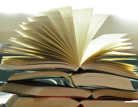 У Кропивницькому збирають книги для сільської бібліотеки, де сталась пожежа
