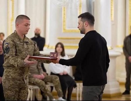 Володимир Зеленський  вручив «Золоту Зірку» Героя України військовому з Кіровоградщини