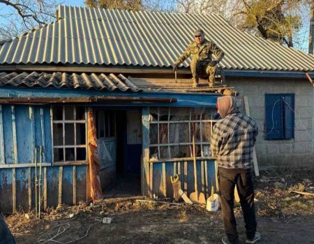 У громаді на Кіровоградщині пошкоджені внаслідок дронової атаки будинки почали відновлювати