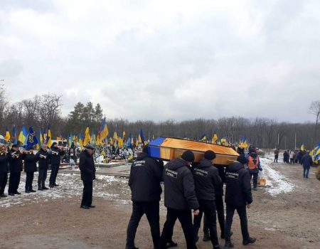 У Кропивницькому провели в останню путь двох героїв-земляків. ФОТО