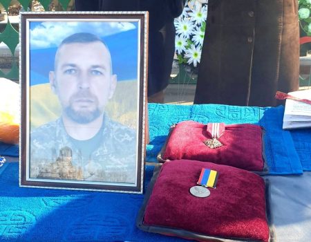 У Кропивницькому провели у засвіти головного сержанта Олександра Деревянка. ФОТО