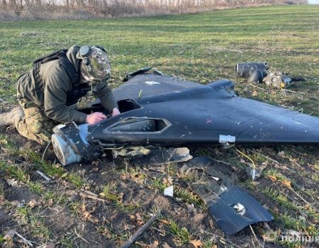 На Кіровоградщині вибухотехніки поліції знешкодили бойову частину збитого дрона, вагою 50 кг