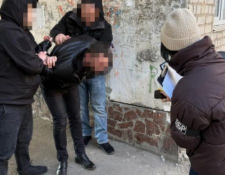 Податківця із Кіровоградщини викрили на хабарі