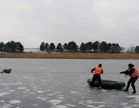 На Кіровоградщині з річки дістали тіло чоловіка та врятували рибалок, які провалилася під лід