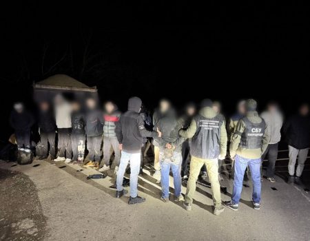 Сховався у вантажівці під шаром піску, щоб потрапити в Угорщину: затримали жителя Кіровоградщини
