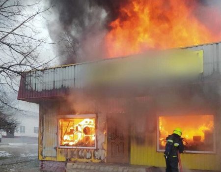 У Петровому на Кіровоградщині згорів магазин. ФОТО