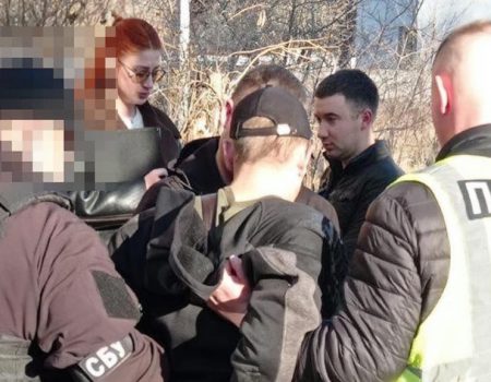 У Кропивницькому СБУ затримала дезертирів, які намагалися продати криміналітету зброю. ФОТО
