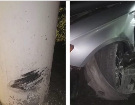 П’яний водій, тікаючи від патрульних, врізався в стовп у Кропивницькому. ВІДЕО