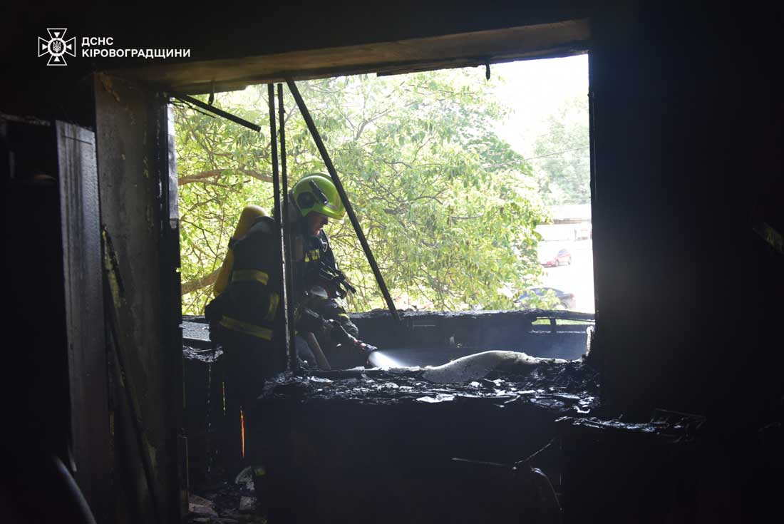 Пошкоджені квартири після пожежі у Кропивницькому