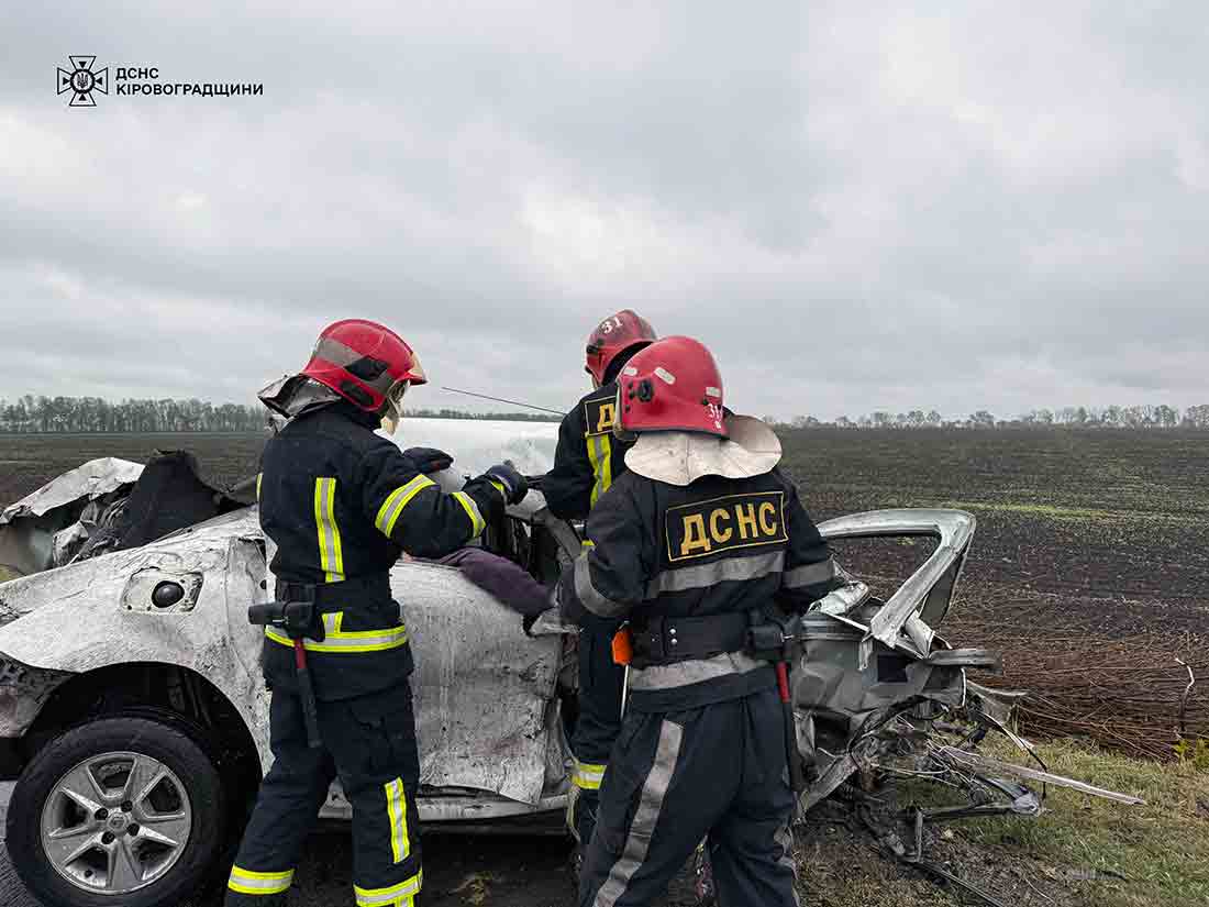 Фото з місця ДТП на автодорозі М-30