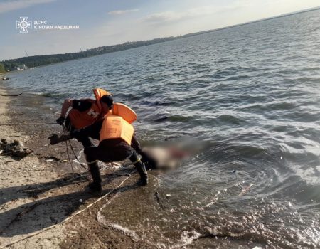 На Кіровоградщині підозрюють військовослужбовця у незаконному продажі зброї та боєприпасів. ФОТО