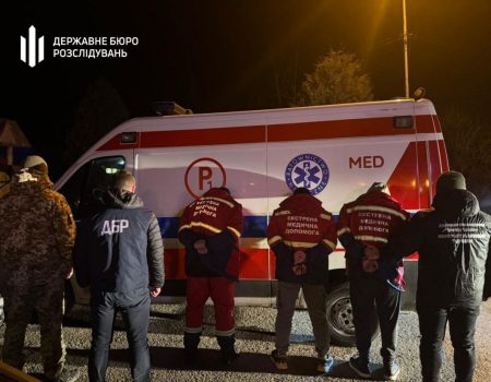 У Кропивницькому водій на пішохідному переході наїхав на жінку та провіз її на капоті. ФОТО