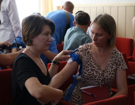 Рятувальники продовжують відкачувати воду з підтоплених садиб у Світловодську. ФОТО